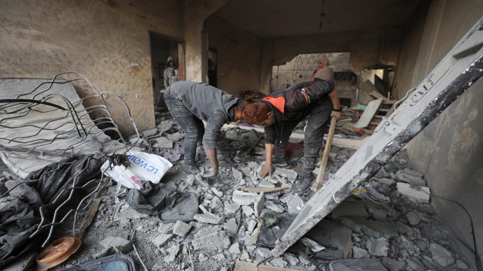 الحرب على غزة وزير خارجية قطر يبحث تطورات محادثات هدنة غزة مع حماس في الدوحة