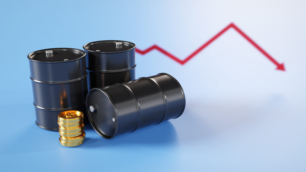 اقتصاد انخفاض أسعار النفط مع ارتفاع المخزون الأميركي واستمرار الإنتاج الليبي