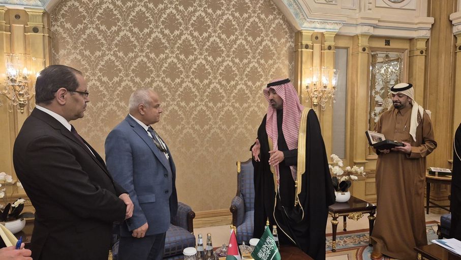 وزير العمل يبحث ملف تشغيل الأردنيين بالقطاع الخاص السعودي