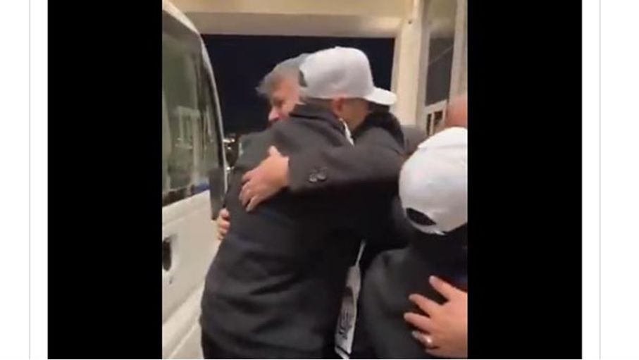 الأسرى المحررون المبعدون في الدفعة الرابعة وصلوا إلى القاهرة