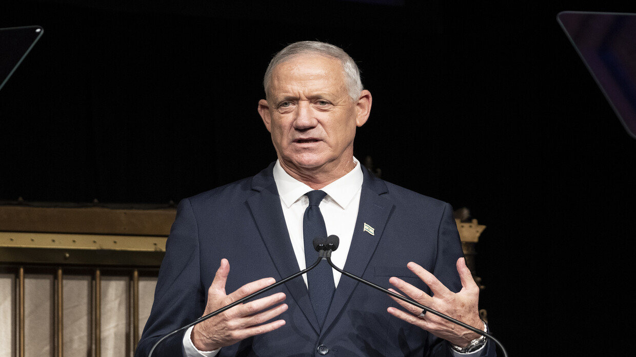 غانتس: نتنياهو كان على علم بالحالة الصعبة للأسرى الإسرائيليين في غزة