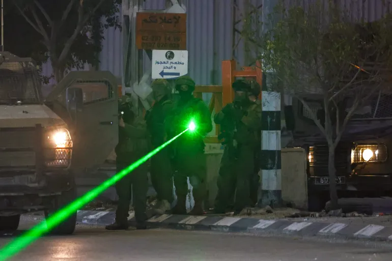 مواجهات بعدة مناطق بالضفة واستهداف قوات الاحتلال بنابلس