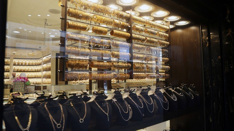 حلي ومجوهرات استقرار أسعار الذهب في السوق المحلية