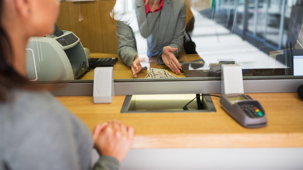 البنك المركزي البنك المركزي: تخفيض عمولات العديد من خدمات البنوك وإلغاء بعضها