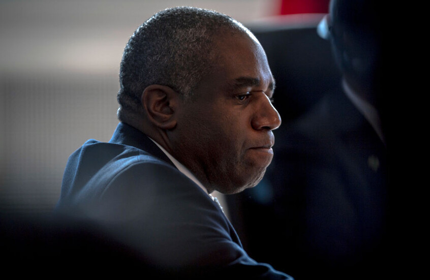 ستارمر يوبخ وزير الخارجية بعد أن اتهم إسرائيل مرتين بارتكاب جرائم حرب