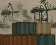 ترامب يشعل حربًا تجارية جديدة… فكيف يتأثر الشرق الأوسط؟ 