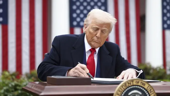 تراجع بسبب الرسوم الجمركية، وارتفاع مدفوع بالشائعات، تقلبات حادة في أسواق الأسهم الأمريكية