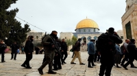 القدس المحتلة عشرات المستوطنين يقتحمون باحات  الأقصى