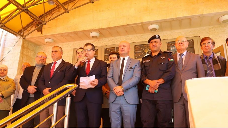 جامعة البترا تنظم وقفة احتفالية بمناسبة اليوم الوطني للعلم الأردني