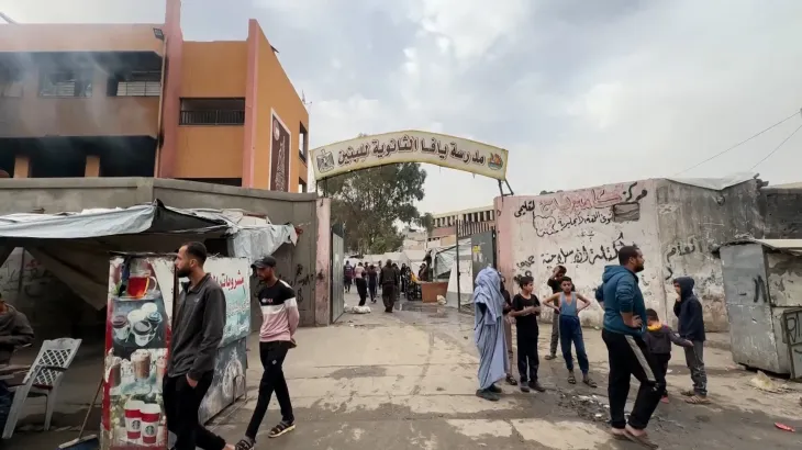 صواريخ الاحتلال تخطف سمع الغزيين.. والحصار يمنع العلاج والتأهيل