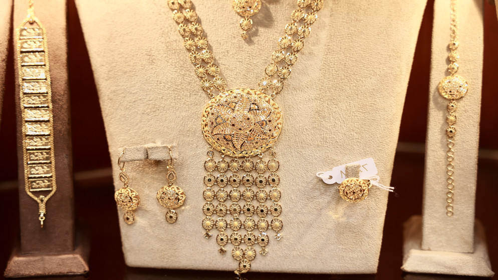 انخفاض أسعار الذهب في السوق المحلية الاثنين