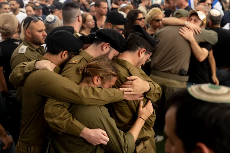 معاريف: جيش الاحتلال منهك وعاجز عن حسم المعركة مع حماس