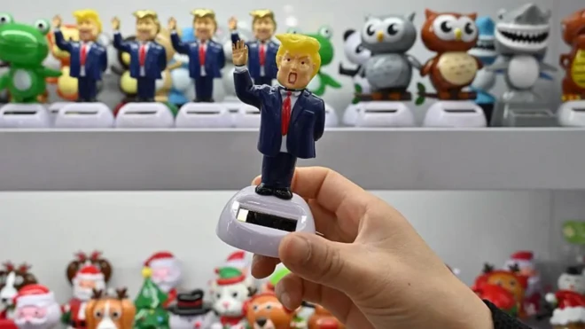 ترامب يقترح خفض الرسوم الجمركية على الصين قبيل محادثات تجارية