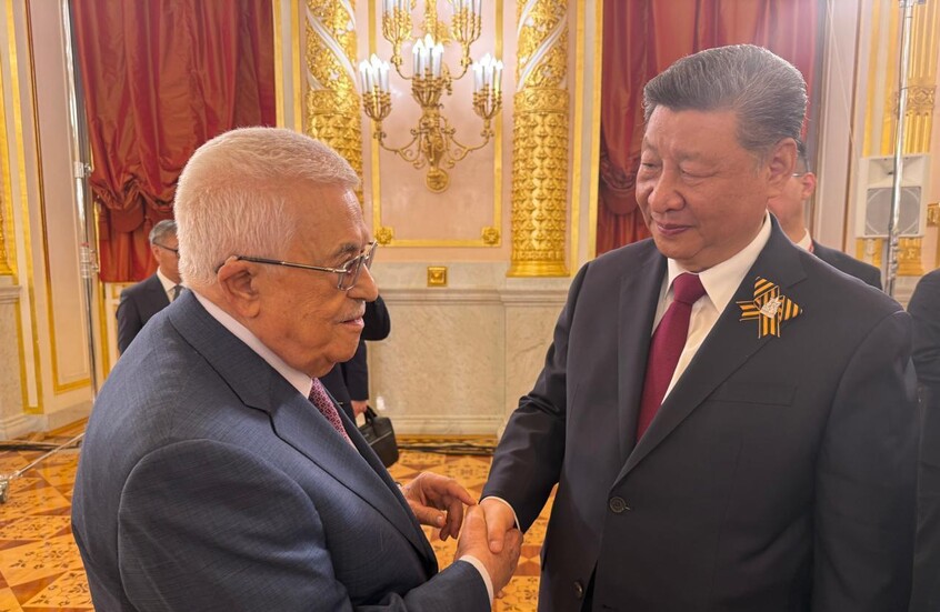 الرئيس الفلسطيني يشيد بالدعم الصيني التاريخي في لقاء مع شي جين بينغ بموسكو