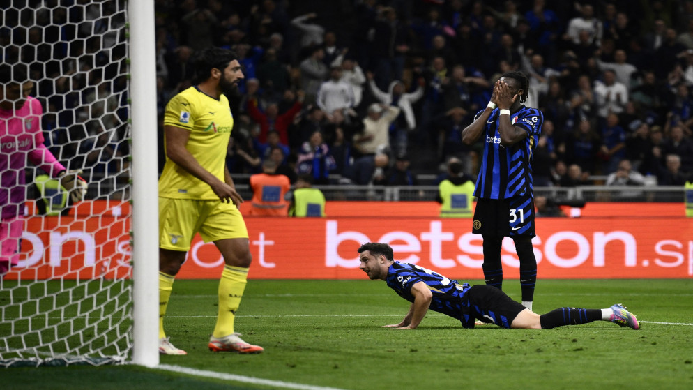 تعادل درامي يحرم إنتر من الصدارة ويمنح نابولي فرصة ذهبية لحسم اللقب في الجولة الأخيرة