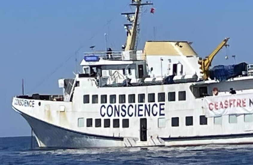 عودة أفراد طاقم "سفينة الضمير" إلى تركيا بعد استهدافها بطائرة مسيّرة قبالة مالطا