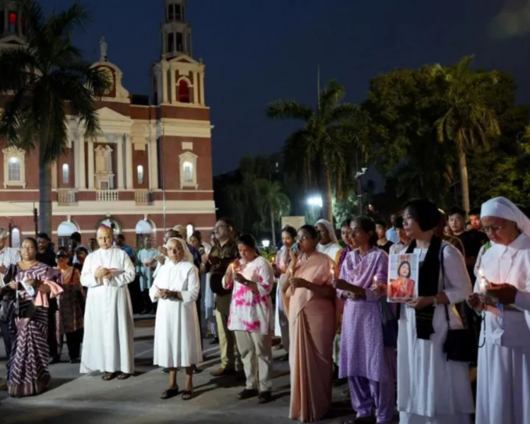 ارتفاع عدد ضحايا تحطم طائرة "إير إنديا" في أحمد آباد إلى 270 قتيلًا