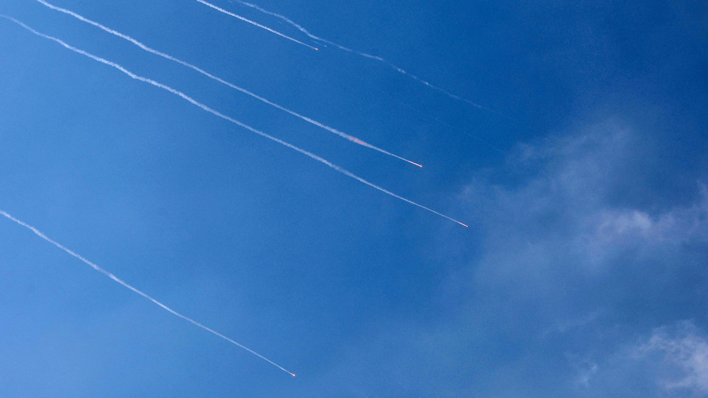 إيران ترد بعنف على هجوم إسرائيلي واسع: صواريخ، انفجارات، ومخاوف من حرب شاملة