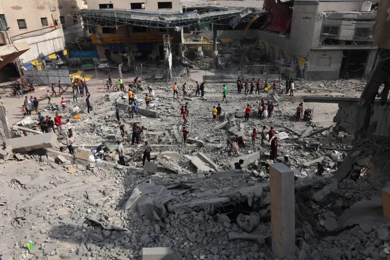 هيومن رايتس ووتش: إسرائيل قصفت 500 مدرسة في غزة بذخائر أميركية وقتلت مئات المدنيين