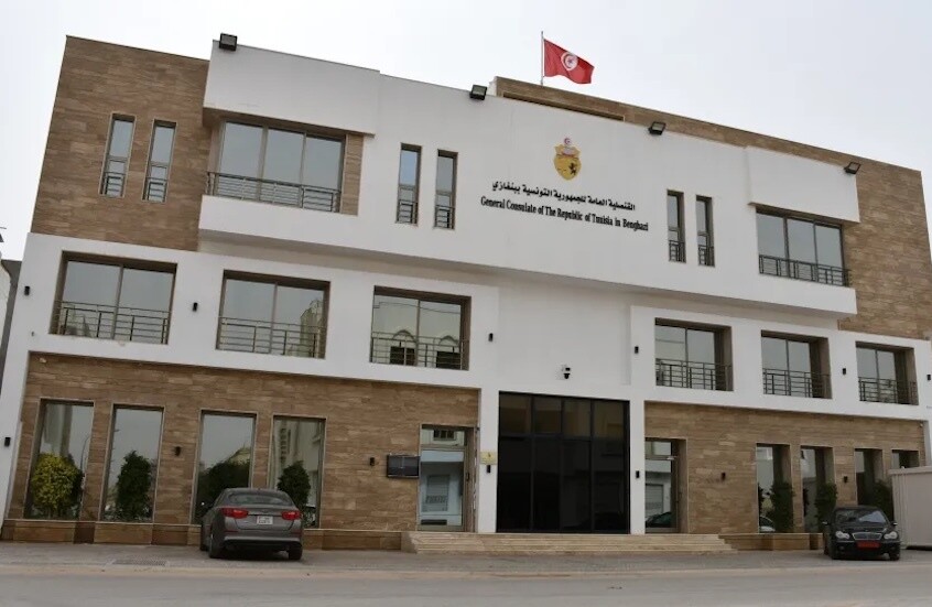 بعد عقد من الإغلاق: تونس تعود إلى بنغازي وتفتتح قنصليتها من جديد!