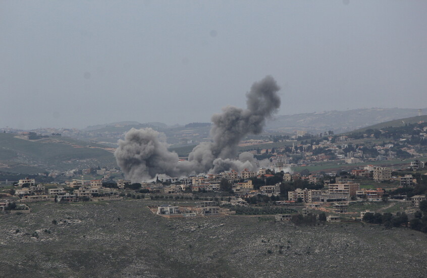 غارات إسرائيلية جديدة جنوب لبنان: شهيد سوري وتصاعد الخلاف بين الحكومة وحزب الله