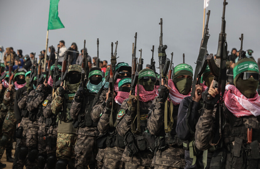 كيف تدفع "حماس" رواتب موظفيها رغم الحرب والحصار؟ BBC تكشف النظام السري للأموال في غزة