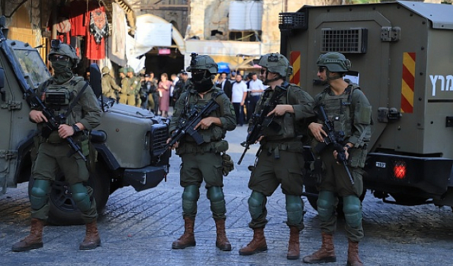 إسرائيل تقتطع 110 ملايين شيكل من أموال الضرائب الفلسطينية لتعويض عملاء متعاونين معها