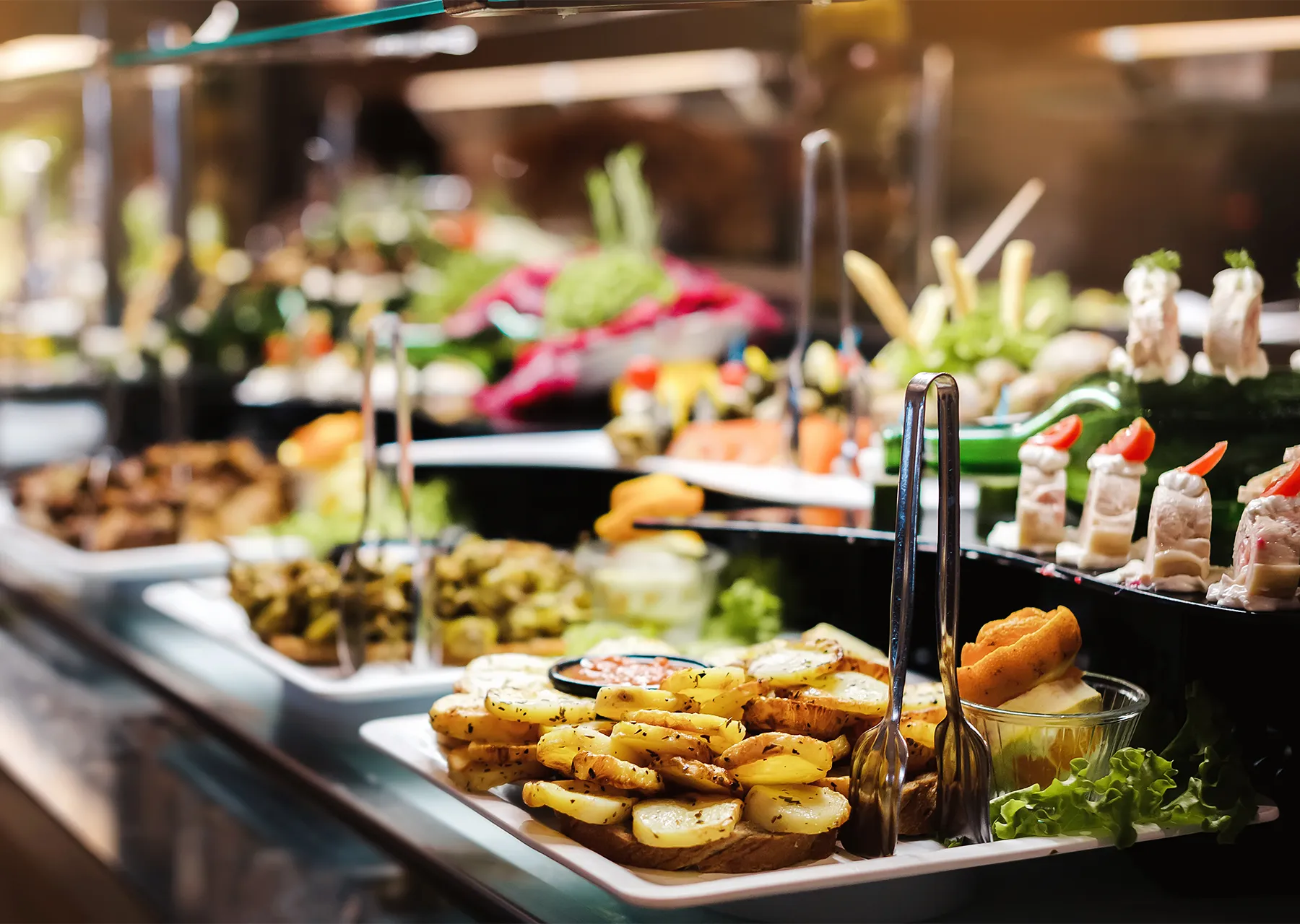 إسبانيا.. إصابة أكثر من 100 سائح بينهم أطفال بتسمم غذائي في فندق شهير