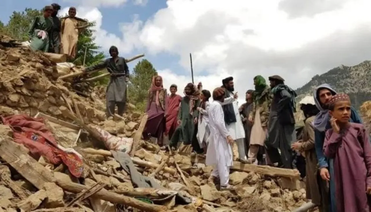 زلزال قوي يضرب شرق أفغانستان ويخلّف مئات القتلى والمصابين