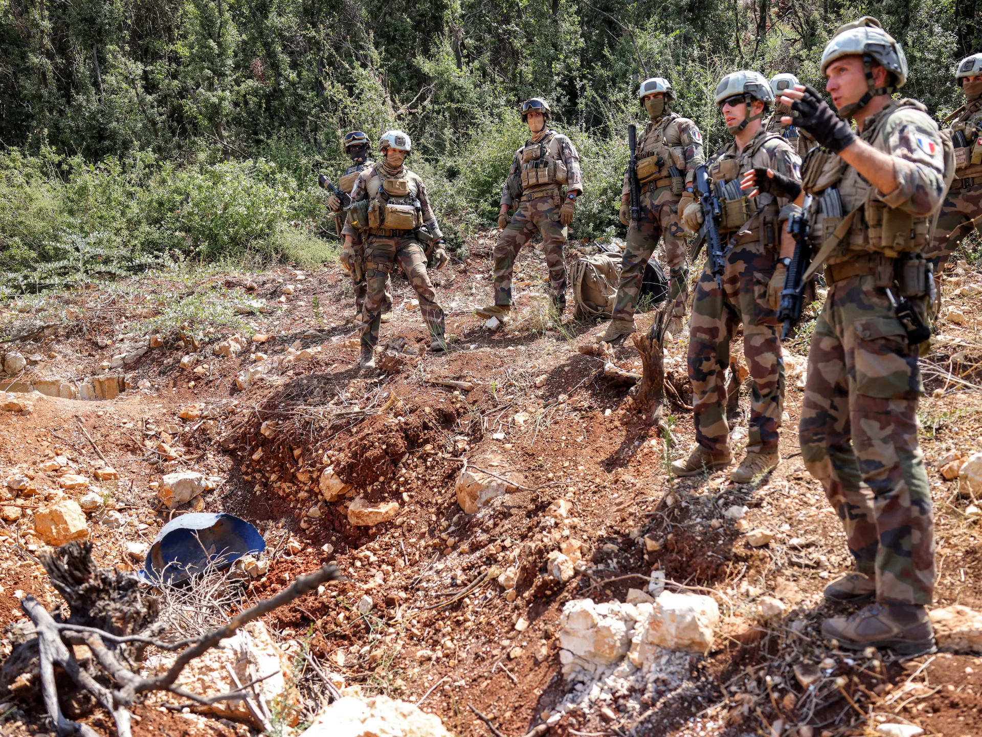 مسيرات إسرائيلية تُسقط قنابل قرب قوات اليونيفيل في لبنان