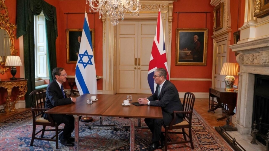 توتر بريطاني-إسرائيلي.. جدال محتدم بين ستارمر وهرتسوغ حول غزة وقطر
