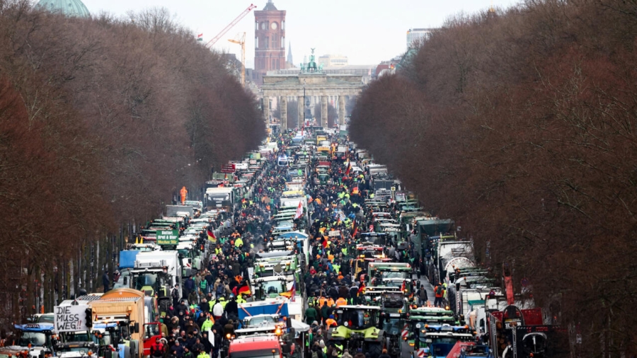 آلاف المتظاهرين في برلين ينددون بالحرب على غزة ويطالبون بالسلام