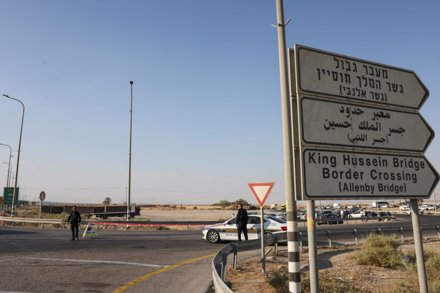 استئناف حركة المسافرين عبر معبر الكرامة بعد خمسة أيام من الإغلاق