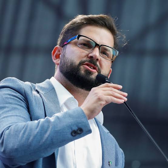 الرئيس التشيلي يطالب بمحاكمة نتنياهو دوليًا بتهم الإبادة وجرائم الحرب