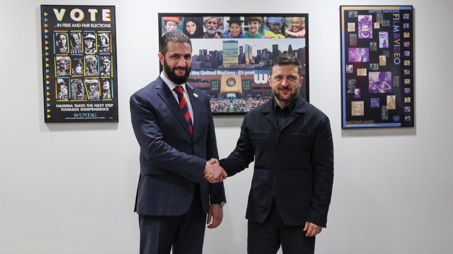 زيلينسكي: يعلن عودة العلاقات الدبلوماسية بين أوكرانيا وسوريا