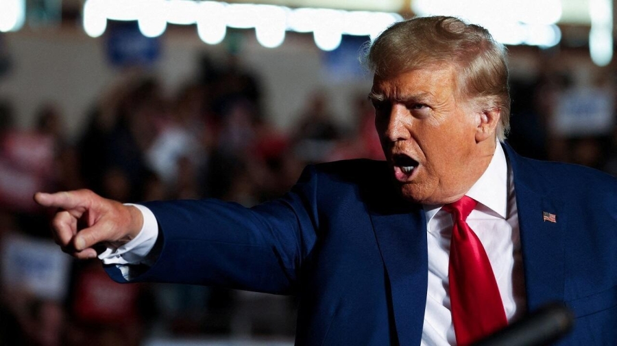 ترامب يهاجم سيناتورا ديمقراطيا ويطالب بالتحقيق في سجله العسكري