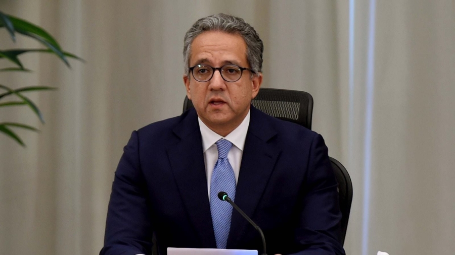 العناني أول عربي يتولى إدارة اليونسكو.. فماذا نعرف عنه؟