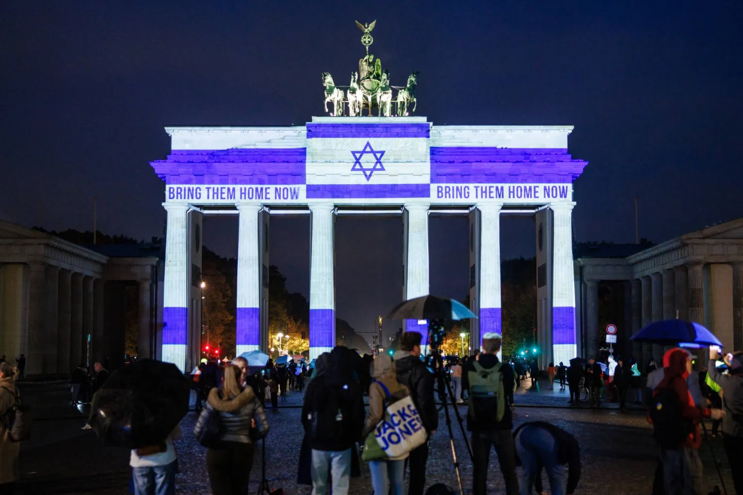 متجاهلة حرب الإبادة في غزة.. تنكيس للأعلام وفعاليات لدعم اليهود في ألمانيا برعاية حكومية