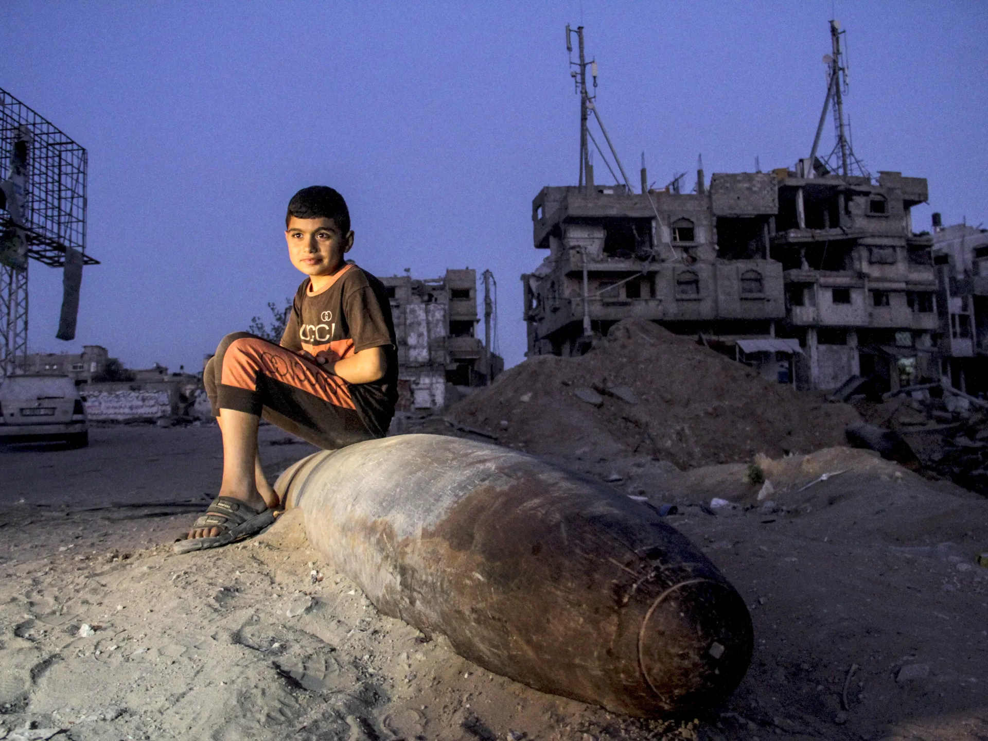 الذخائر غير المنفجرة  خطر يهدد حياة الغزيين