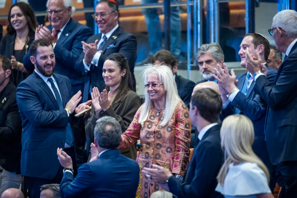 امتدحها ترامب لمدة دقيقتين ونصف في خطابه أمام الكنيست.. ماذا نعرف عن ميريام أديلسون؟