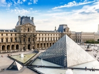 متحف اللوفر يغلق أبوابه بعد سرقة مجوهرات التاج الفرنسي
