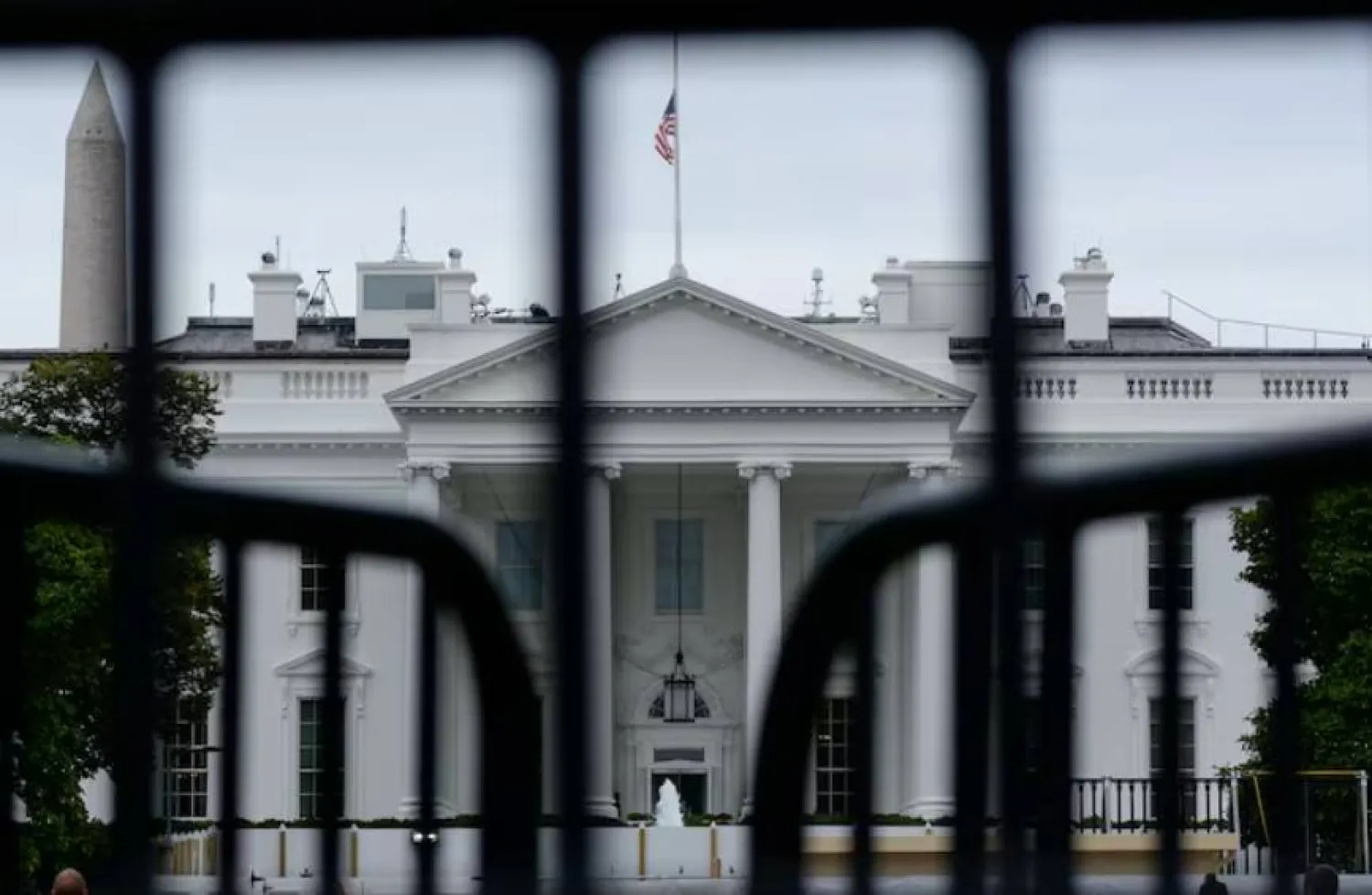 أفغاني يتسبب بـ«إصابات حرجة» لعنصرين من الحرس الوطني قرب البيت الأبيض