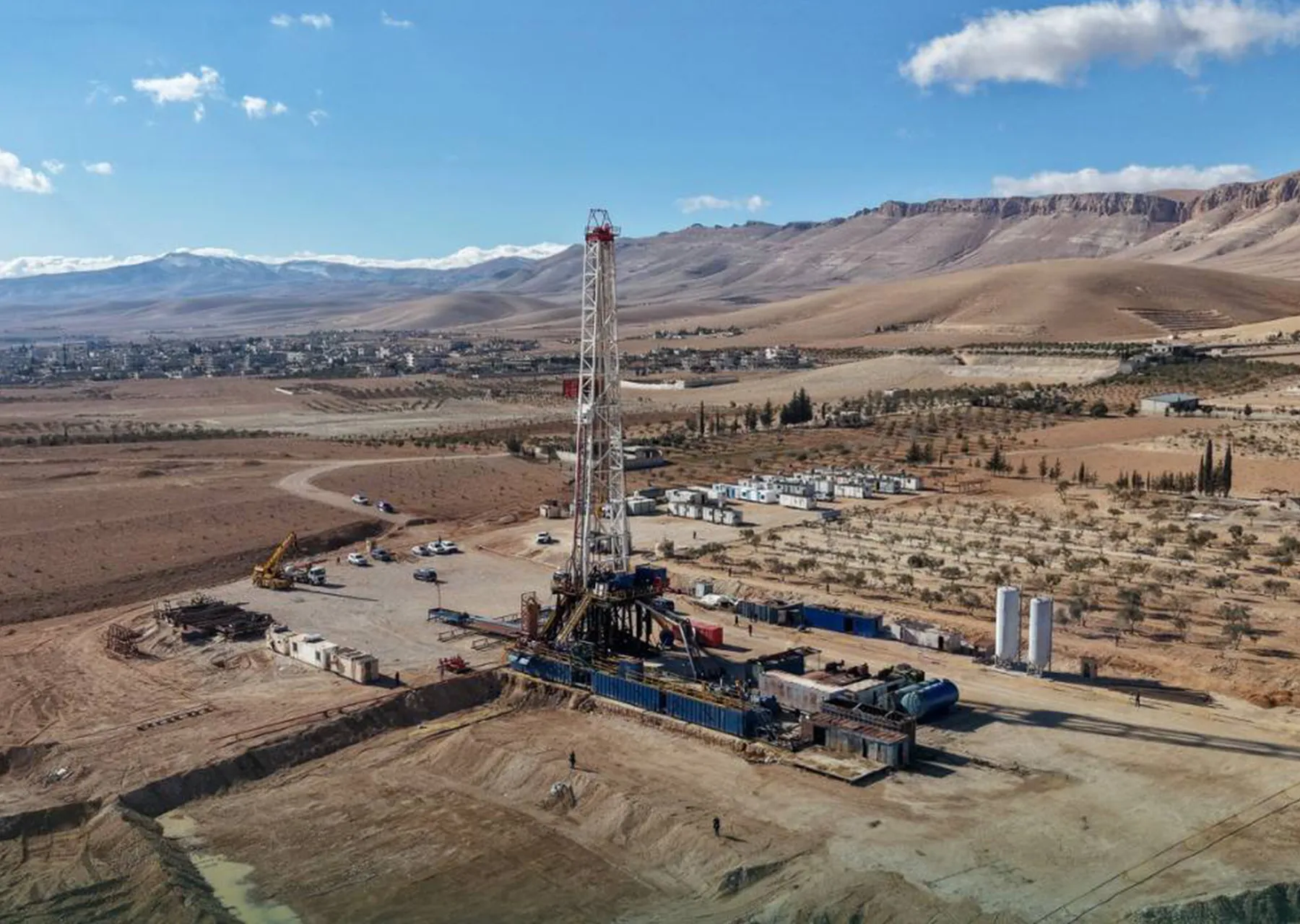 بعد تقديرات بوجود احتياطيات كبيرة.. الشركة السورية للبترول تبدأ حفر بئر غاز في ريف دمشق