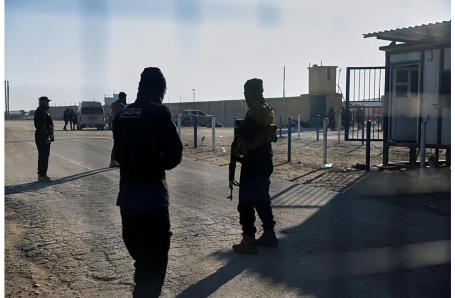 نقل 7000 من معتقلي "داعش" في سوريا إلى العراق