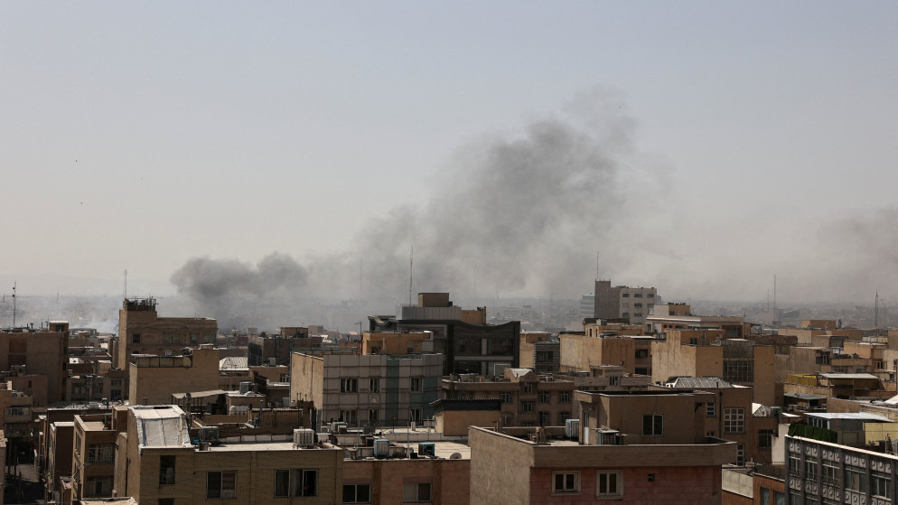 جيش الاحتلال الإسرائيلي يعلن أنه يضرب أهدافا في "قلب طهران"