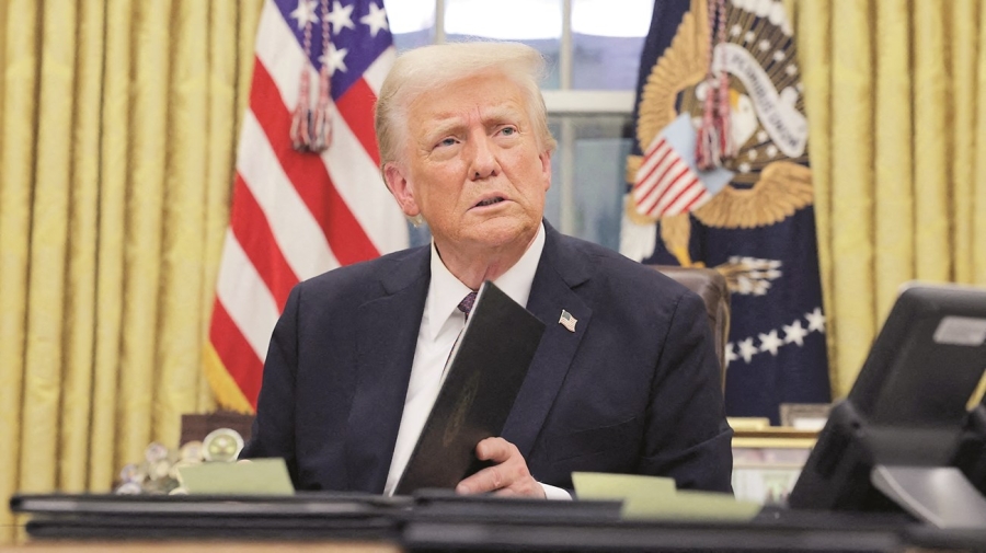 خلف الستارة.. ترامب مُرتبك ومُتوتر داخل البيت الأبيض