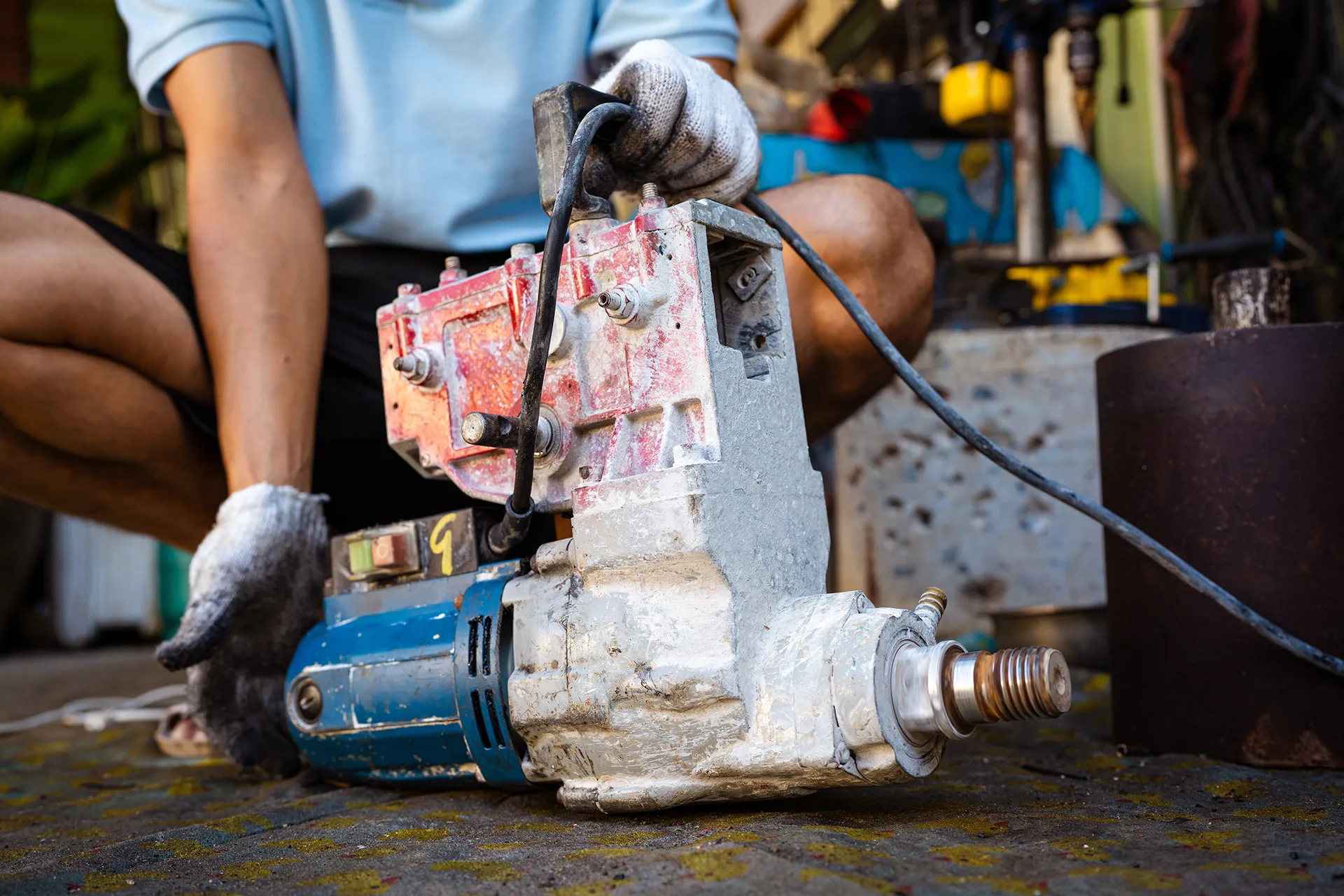 انذار مبكر: كيف تكشف اعطال الدينامو قبل توقف سيارتك