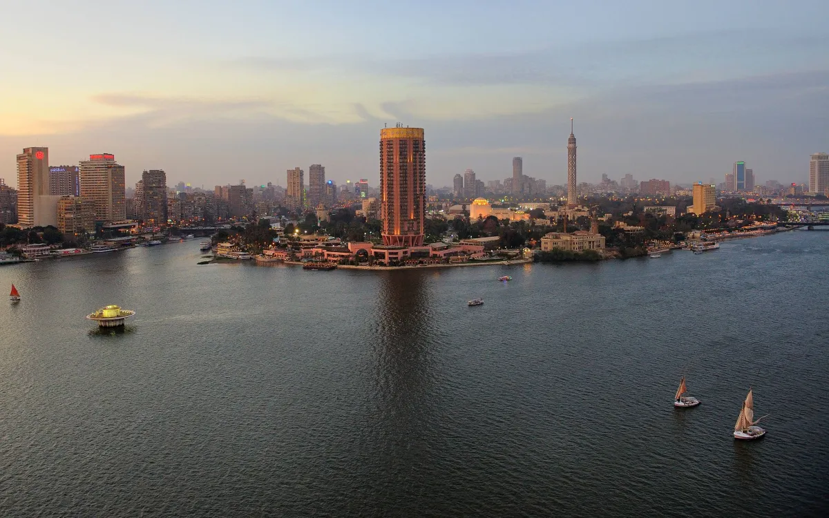 مصر تقلص عجز الحساب الجاري وسط تحسن المؤشرات المالية