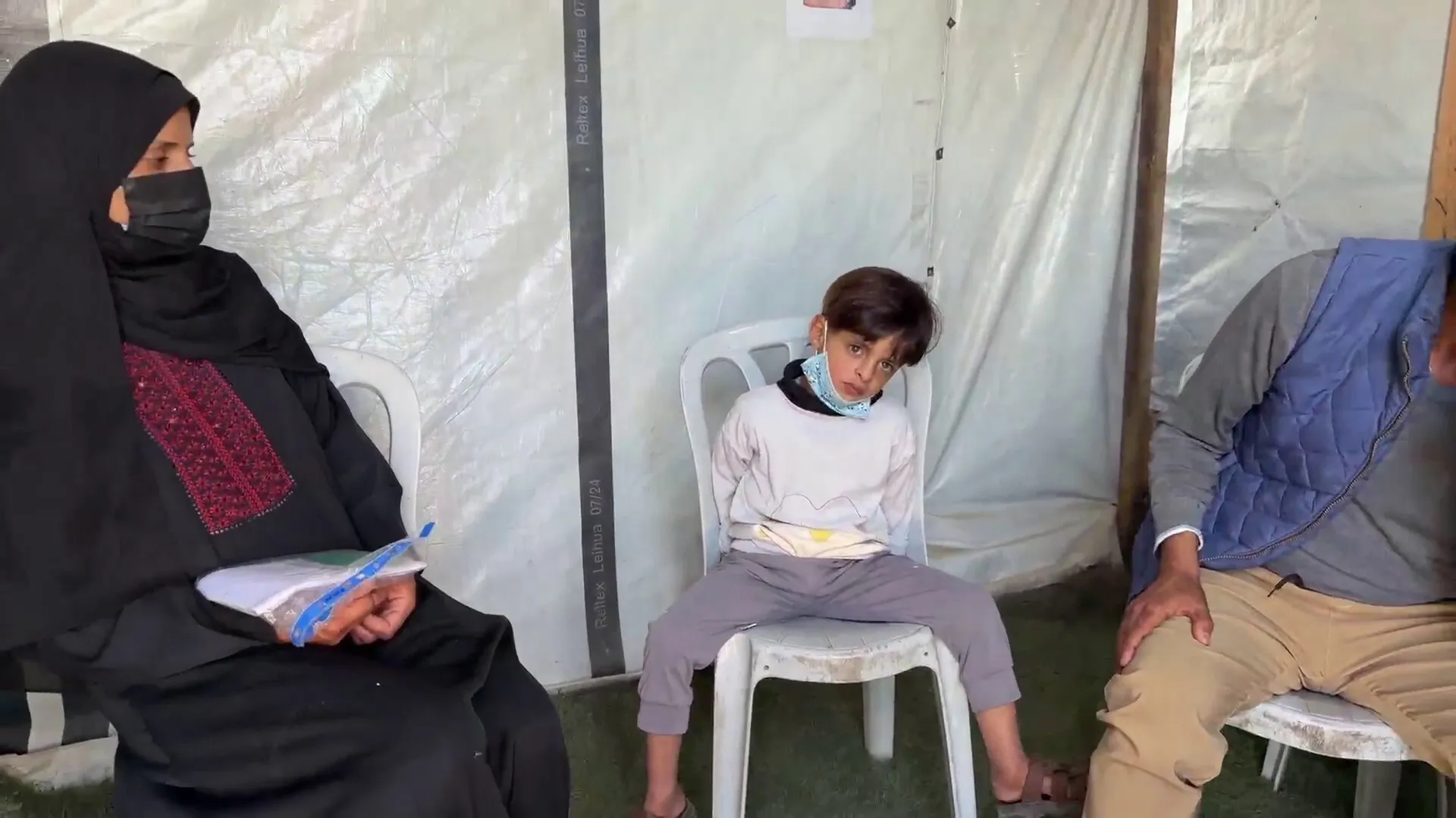 قلب آدم الصغير ينزف املا في غزة