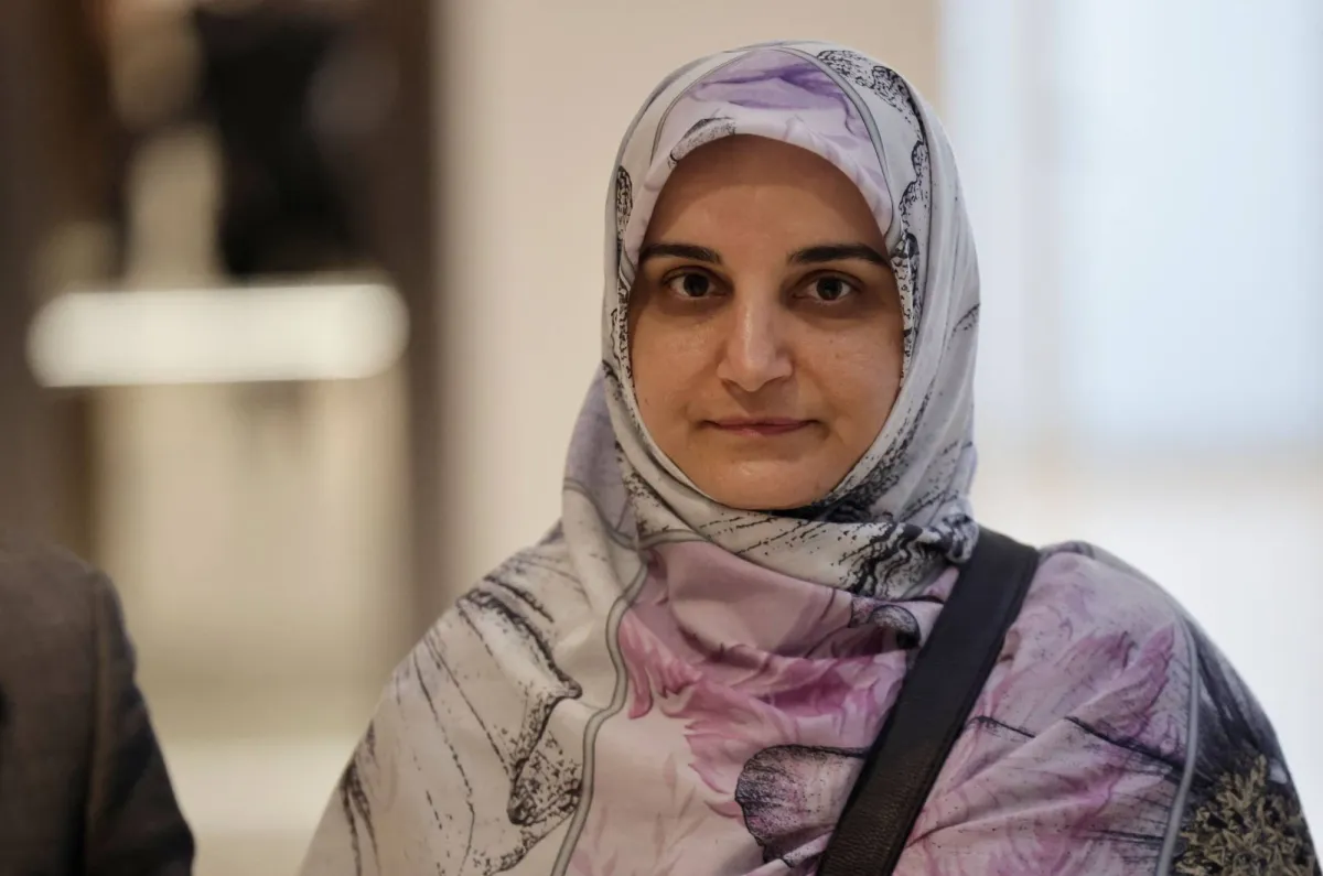 طالبة ايرانية تعود الى طهران بعد الافراج عنها